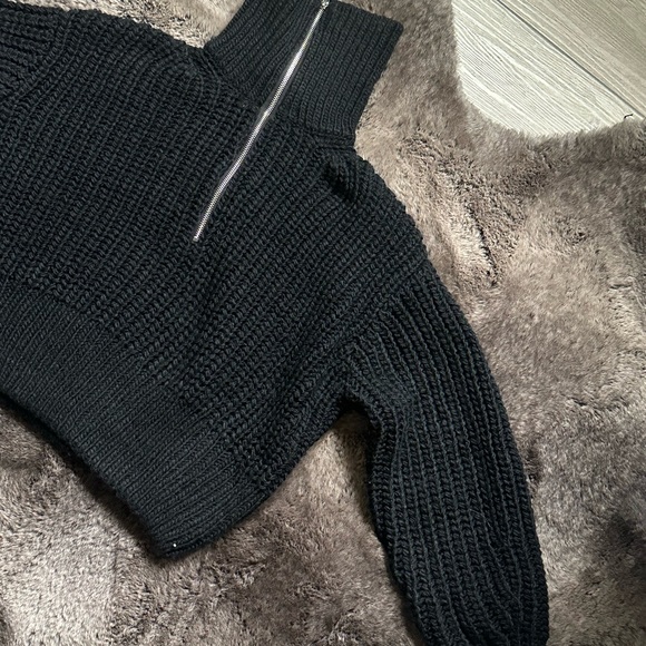HM Cropped Turtleneck Sweater - Picture 2 of 6